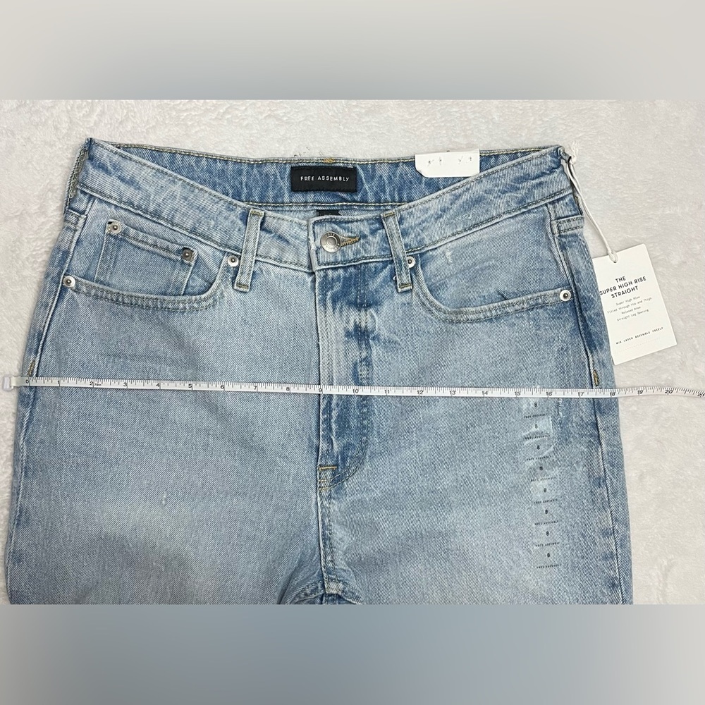 Free Assembly Woman’s Sz 8 denim jeans super high rise straight w/distressing - Picture 7 of 9
